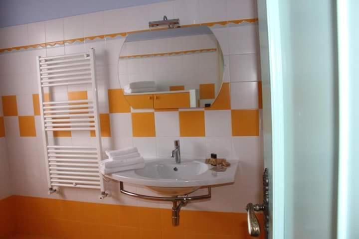 Ari B&B Montesilvano Bagian luar foto